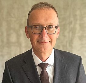 Dr. Stefan Arneth, CFA